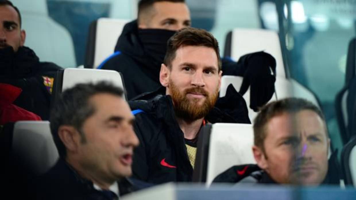 Leo Messi, en el banquillo durante el partido entre el Barcelona y la Juventus