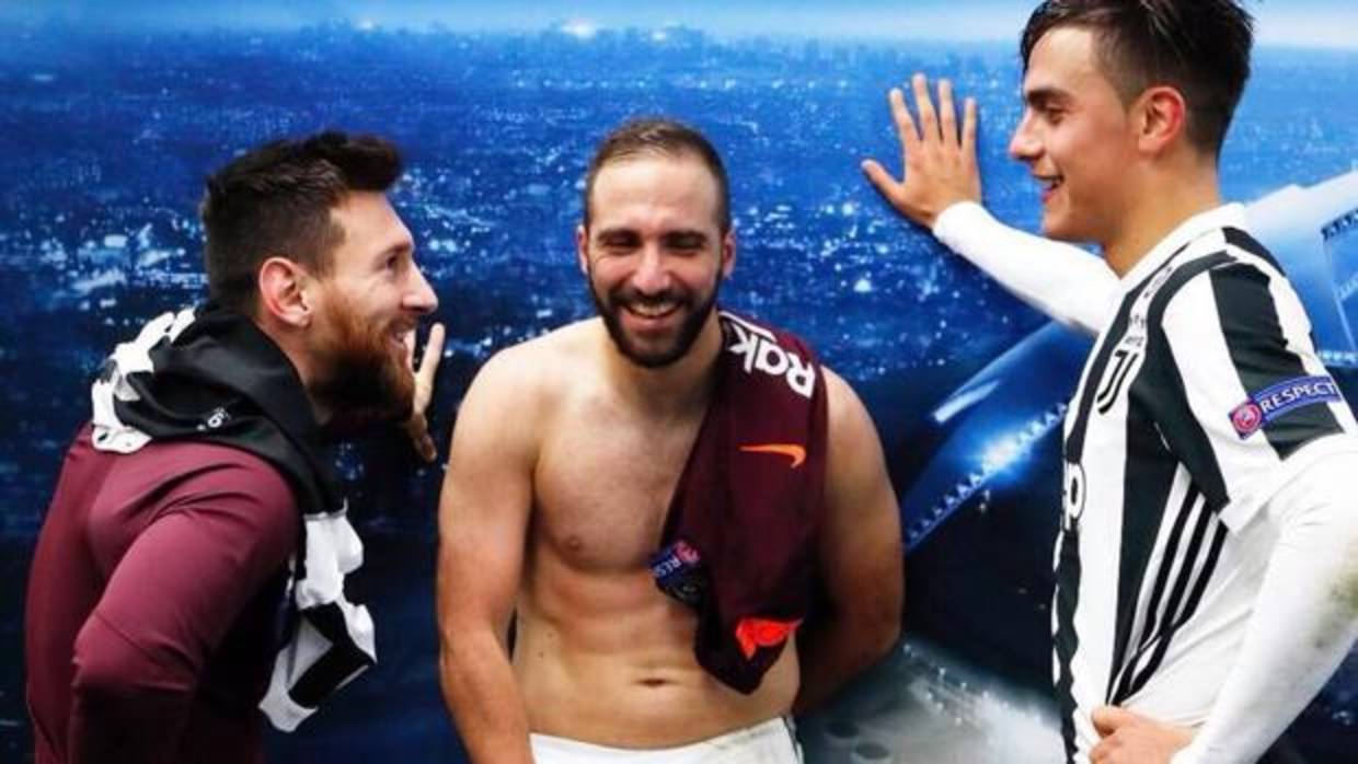 La foto de Higuaín con Messi y Dybala que está incendiando las redes sociales