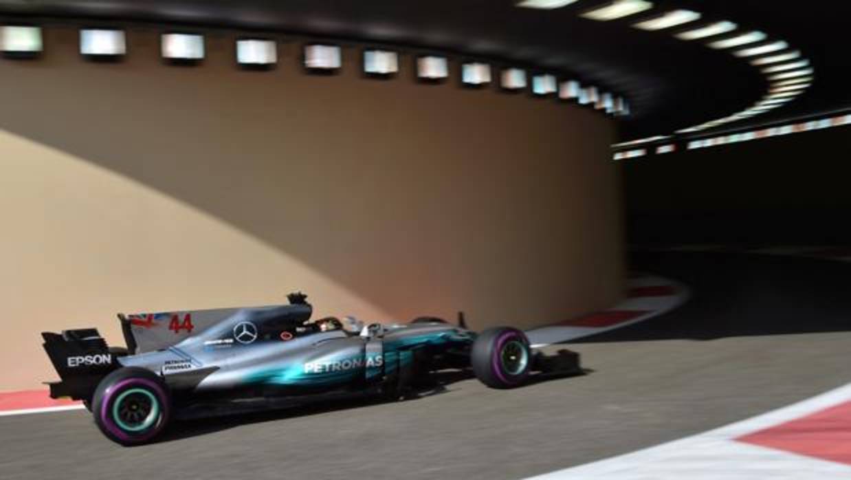 Lewis Hamilton, durante la segunda sesión libre en Abu Dabi