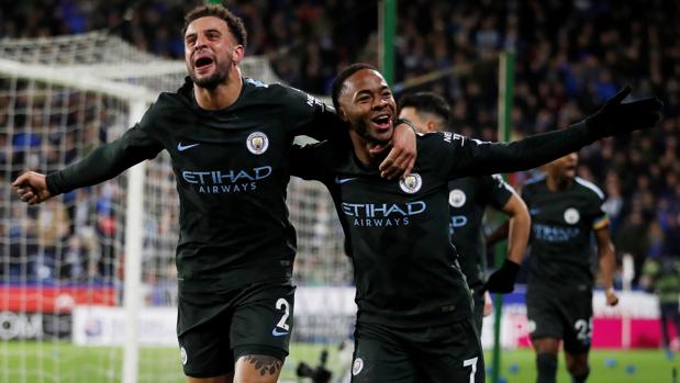 Sterling vuelve a rescatar al City