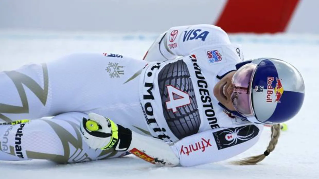 Lindsay Vonn se echa al suelo tras cruzar la meta en Saint-Moritz
