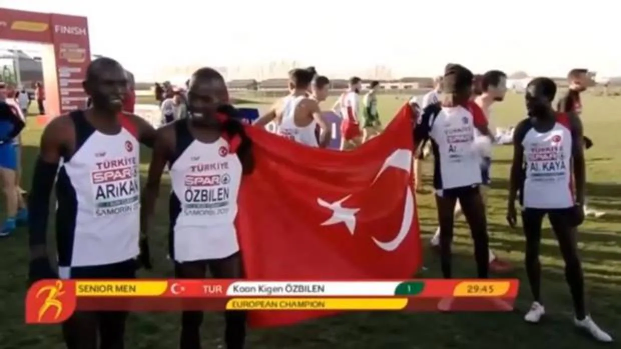 Los campeones turcos que no sabían ni colocar su bandera