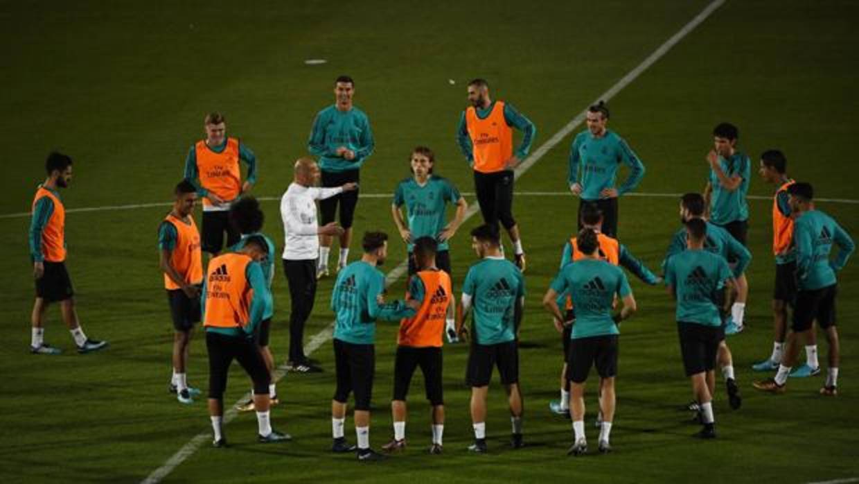 Los jugadores del Real Madrid, durante un entrenamiento para el Mundial de Clubes
