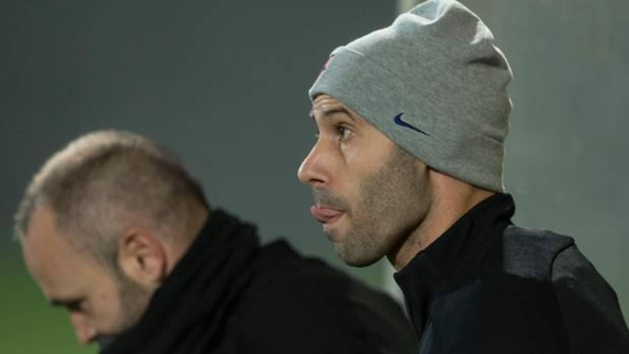 Javier Mascherano junto a Andrés Iniesta durante un entrenamiento