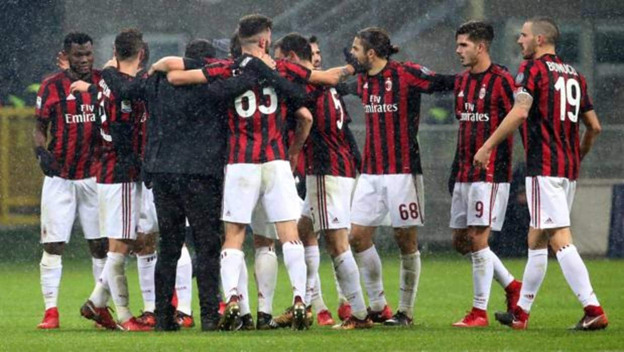 Los jugadores del Milán, durante un partido