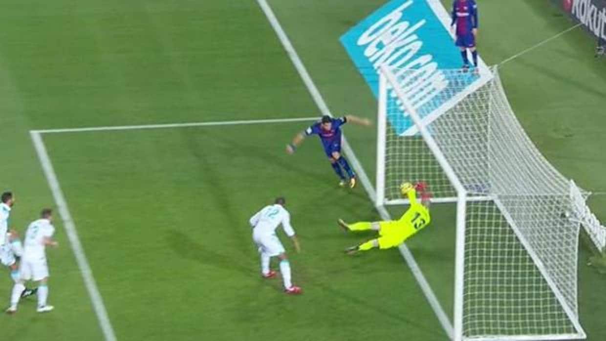 El gol fantasma que desquicia a Suárez