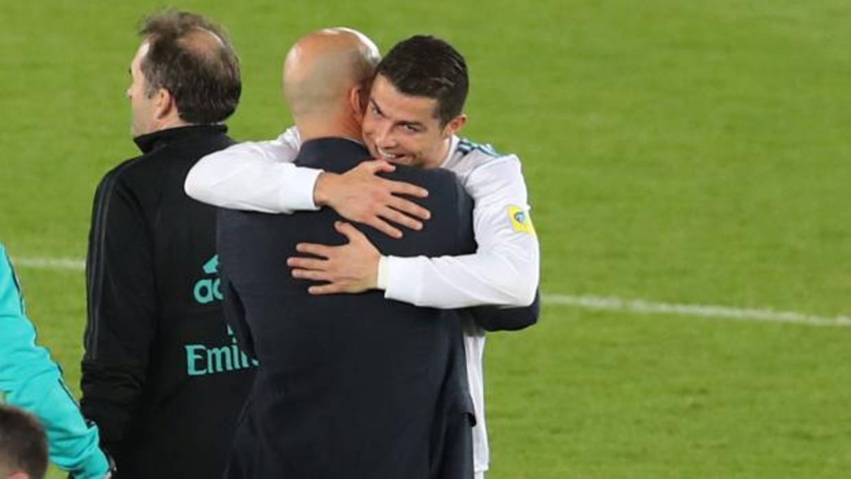 Cristiano y Zidane, abrazo emotivo