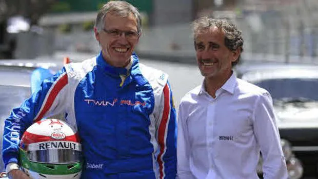 Prost cree que la presión de McLaren será positiva para Renault