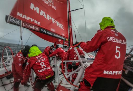 El «Mapfre» toma la iniciativa