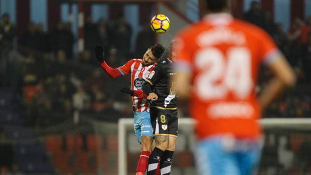 El Rayo tira de oficio en Lugo