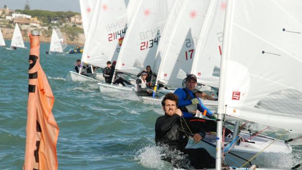 Los anfitriones hacen los deberes en el estreno de la XIV Regata de Año Nuevo