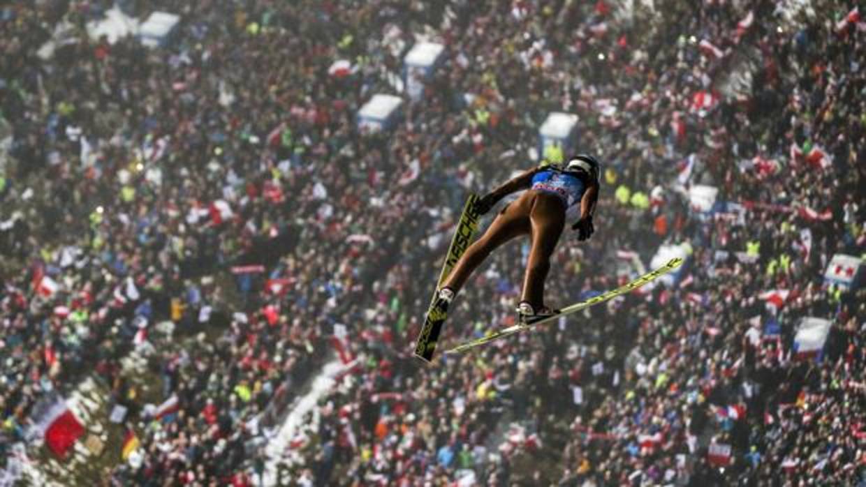 Kamil Stoch, durante su último salto en Bischofshofen