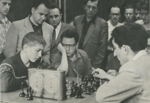 Bobby Fischer, en 1959, con 16 años, en una partida contra Petrosian