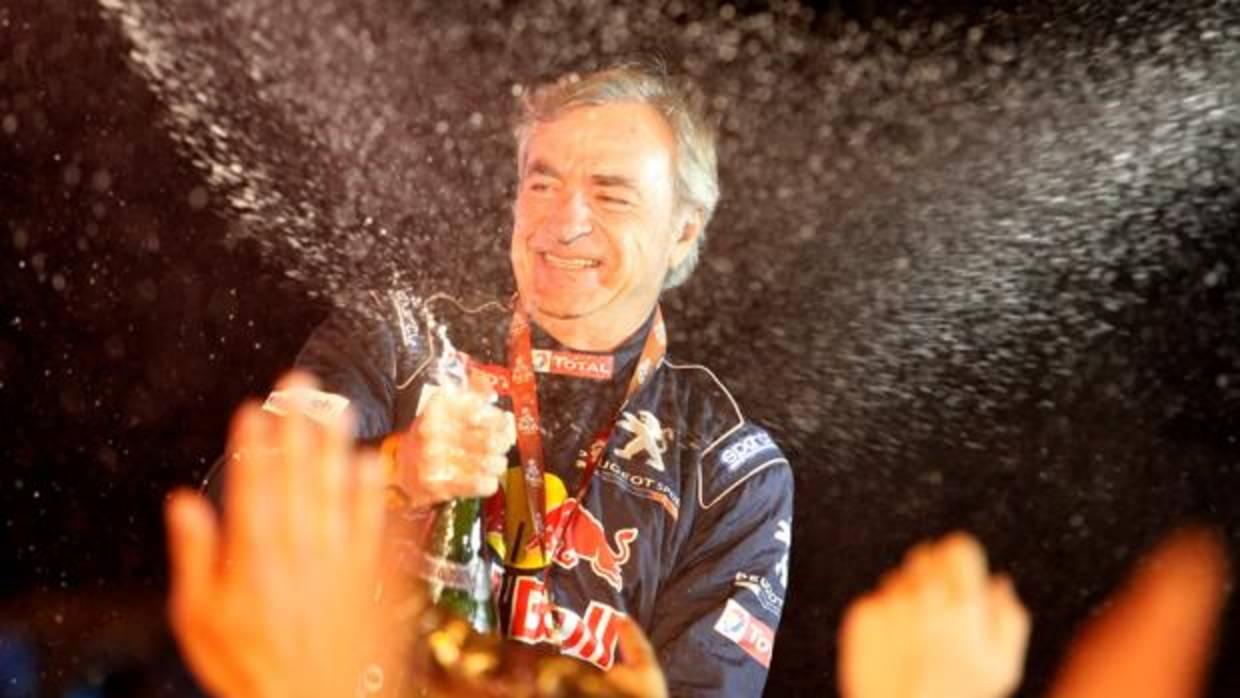 Carlos Sainz celebra la consecución de su segundo Dakar