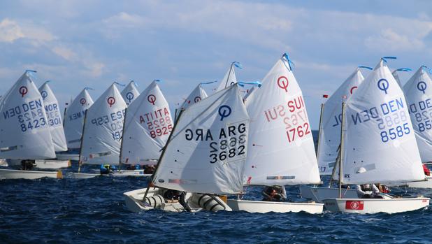 El suizo Maxime Tommen asume el mando en el Trofeo Euromarina Optimist Torrevieja