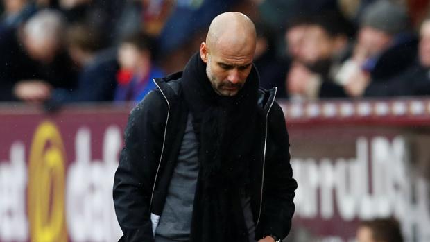 La frustración de Guardiola ante el equipo de los pelotazos