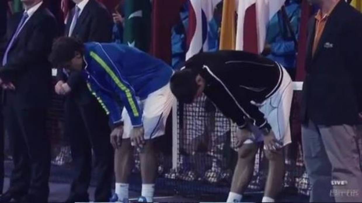 Djokovic bromea con Nadal sobre el origen de sus problemas físicos