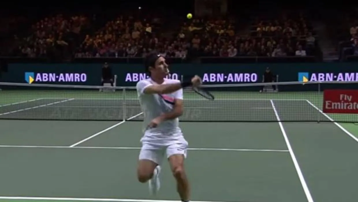 El puntazo de Federer de espaldas