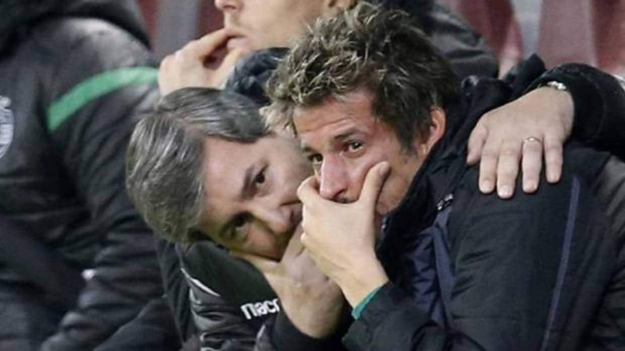 Coentrao, llorando en el banquillo del Sporting de Lisboa este jueves en el partido de la Europa League