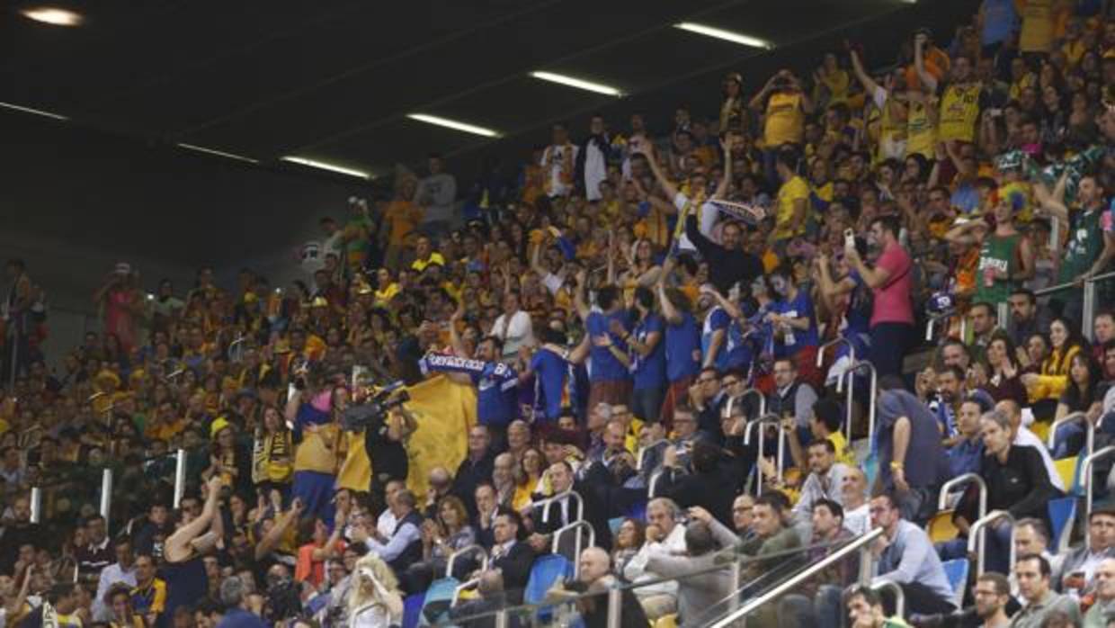 El Gran Canaria Arena silencia los gritos independentistas de la afición del Barcelona