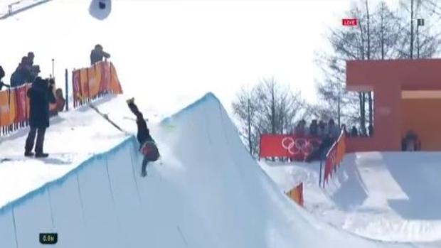 Escalofriante caída en el halfpipe masculino