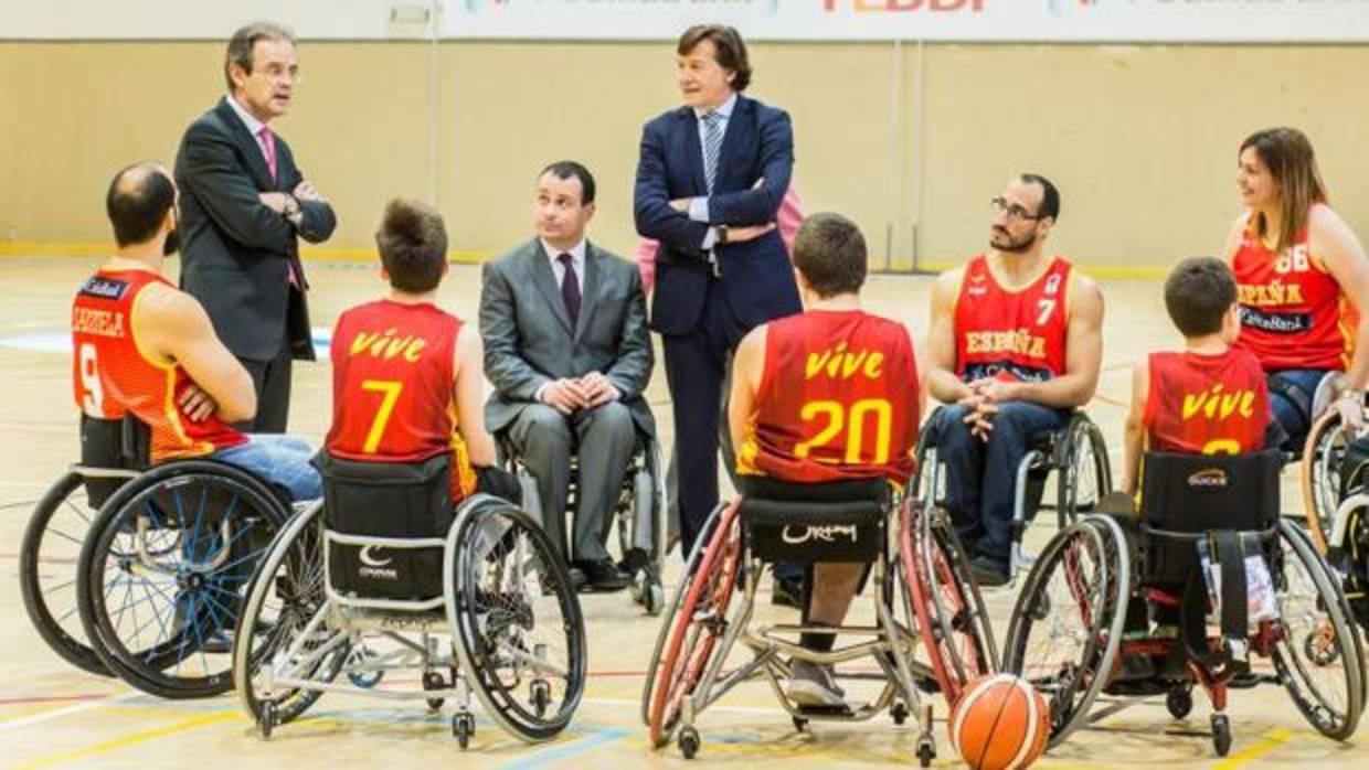 CaixaBank y la FEDDF se han unido para impulsar el baloncesto en silla de ruedas
