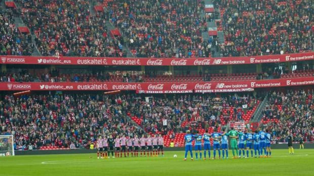 Minuto de silencio antes del Athletic-Málaga