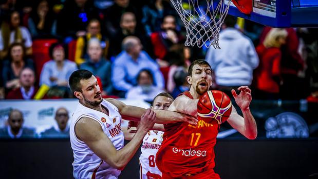España se luce ante Montenegro rumbo a la segunda fase