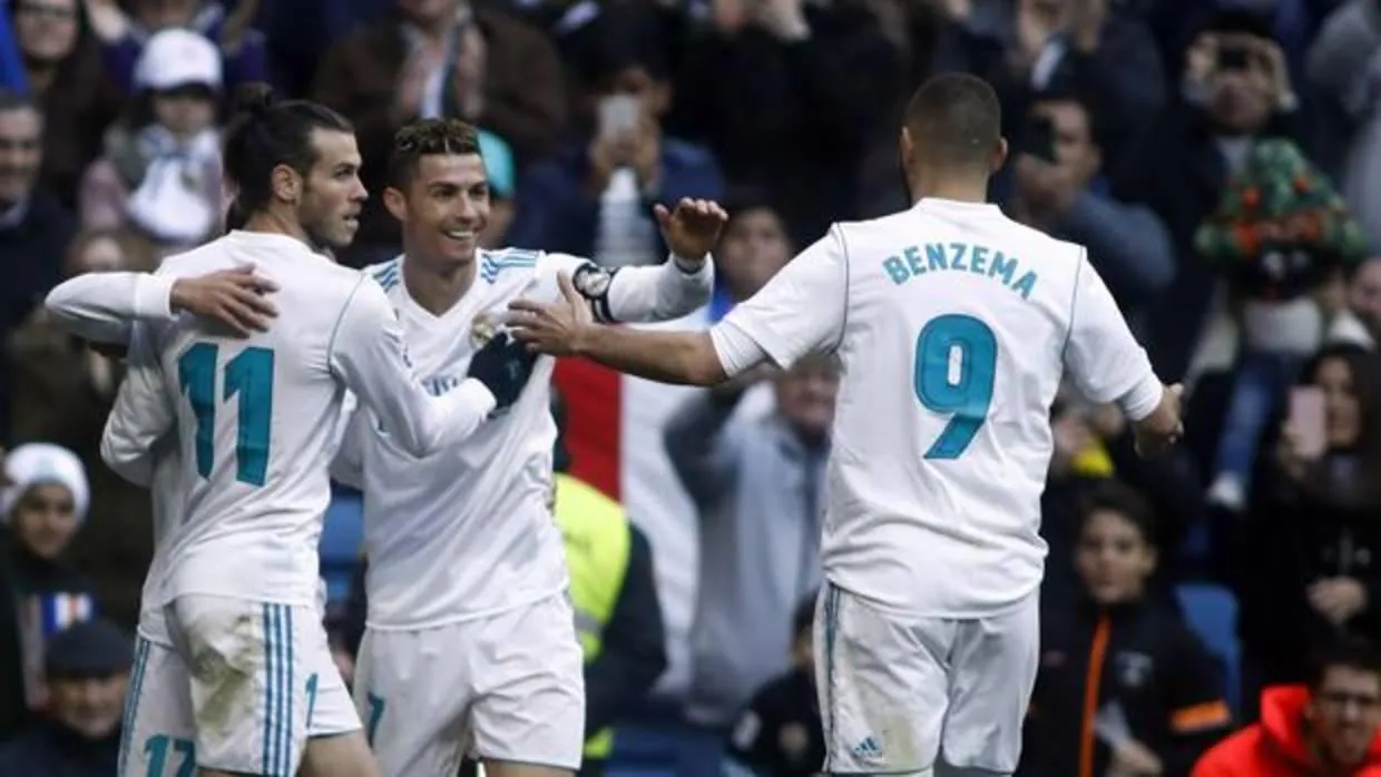 Jugadores del Real Madrid celebra un gol frente al Alavés