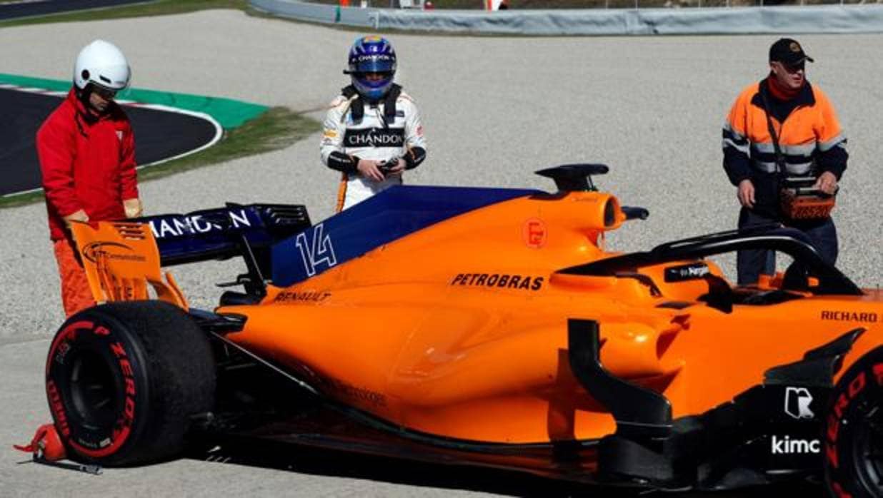 Alonso contempla el McLaren MCL33