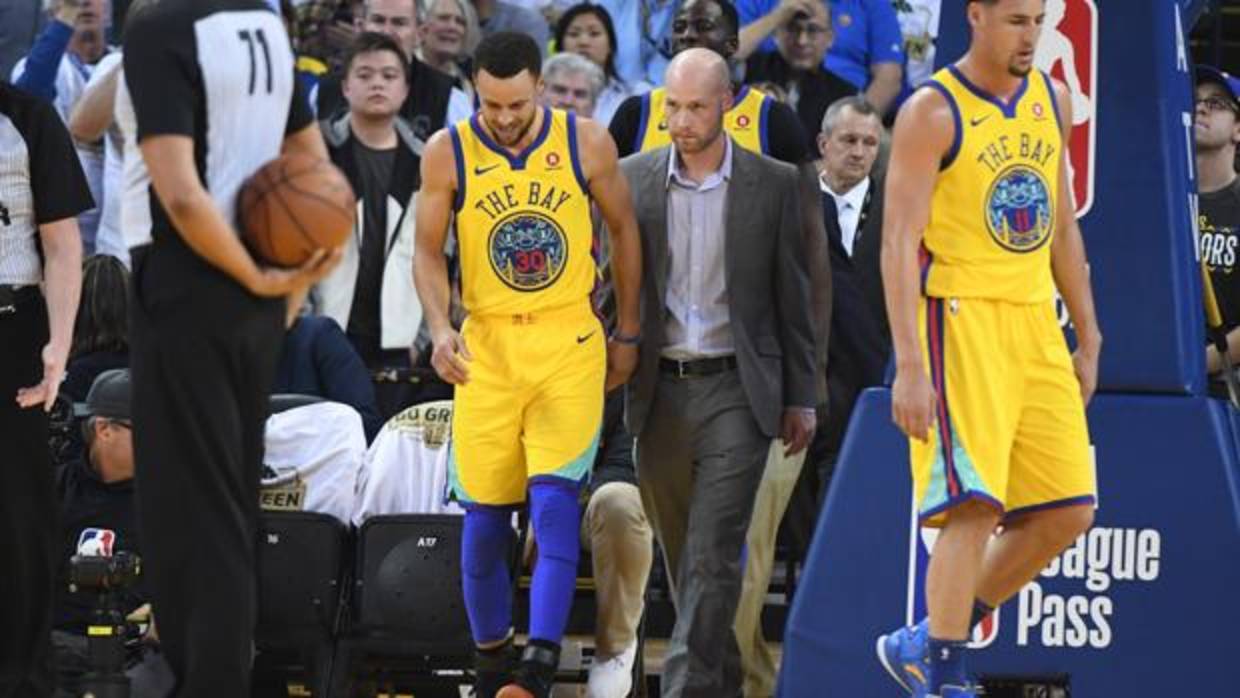 Stephen Curry, tras lesionarse el tobillo ante los Spurs