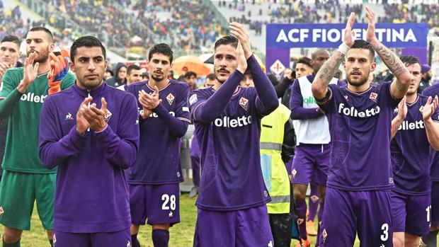 Precioso homenaje a Astori en el triunfo de la Fiorentina