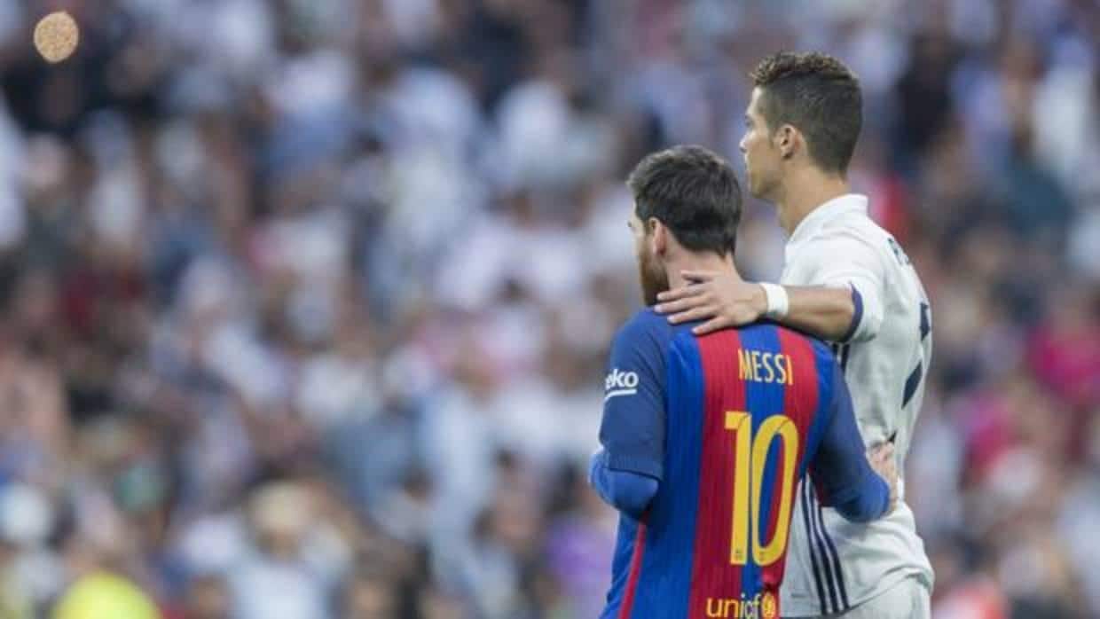 Messi y Cristiano Ronaldo durante un partido de Liga