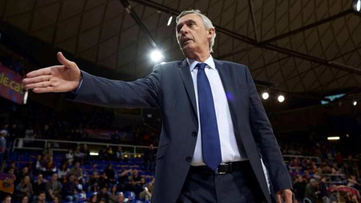 Pesic durante un partido