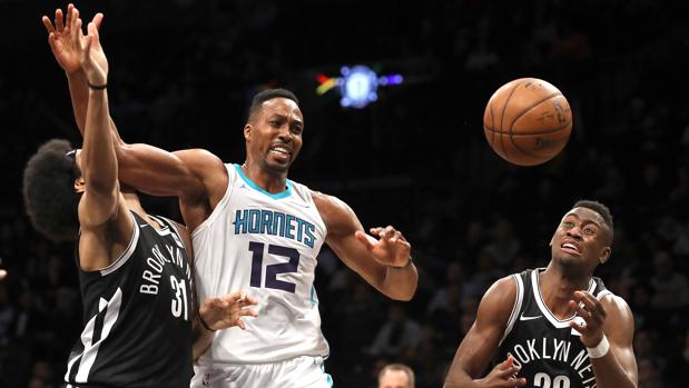 La brutalidad de Superman Howard ante los Nets: 32 puntos y 30 rebotes