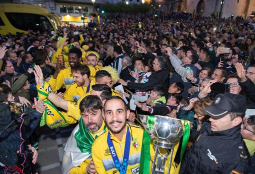 La celebración de la victoria con los aficionados