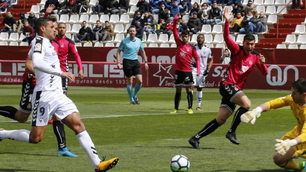 La Cultural no pasa del empate contra el Albacete y no se aleja del descenso