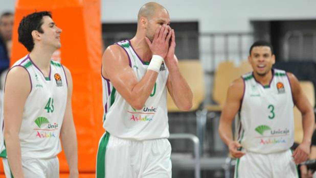 El Unicaja se despide del Carpena en Europa con una sufrida victoria