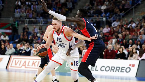 Derrota del Baskonia, que se medirá al Fenerbahçe en cuartos de final