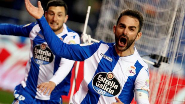 Adrián alimenta la esperanza del Deportivo y hunde al Málaga