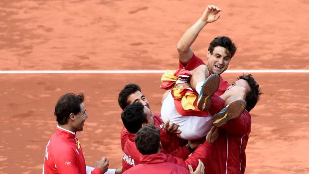 Ferrer sale a hombros y mete a España en semifinales