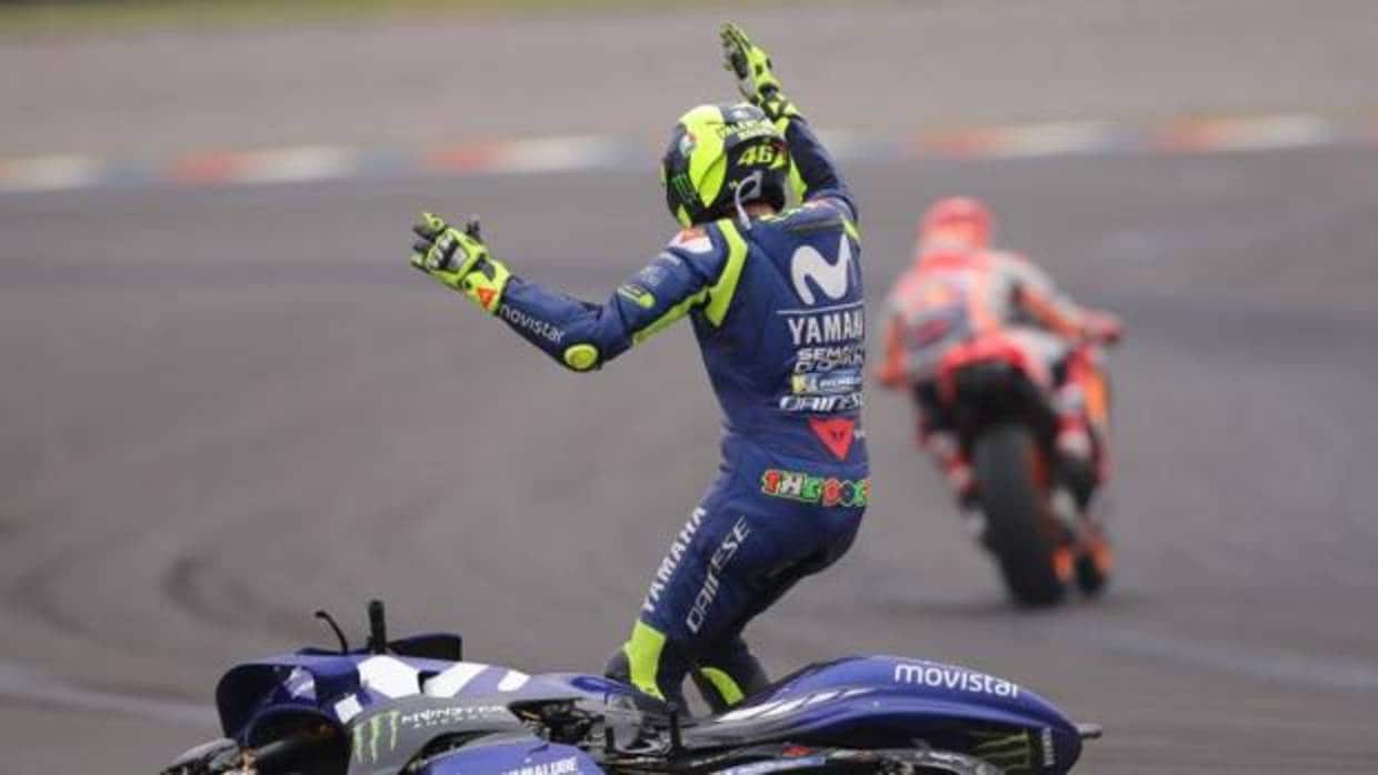 ¿Crees que es sancionable el adelantamiento de Márquez a Rossi?