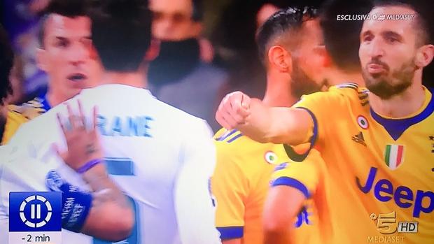 El polémico gesto de Chiellini tras el penalti a Lucas Vázquez