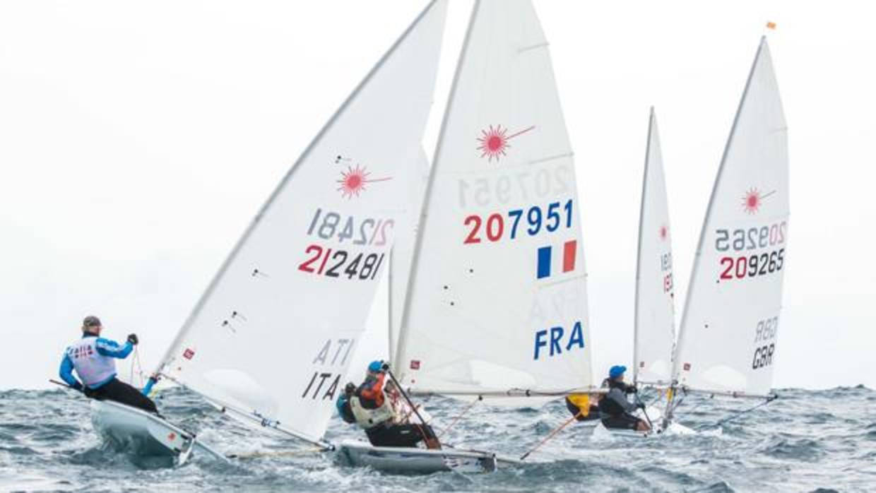 Antoni Roig y Mónica Azón, lideran la Euro Laser Master Cup