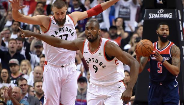 Histórico triunfo de los Raptors, con Ibaka de líder