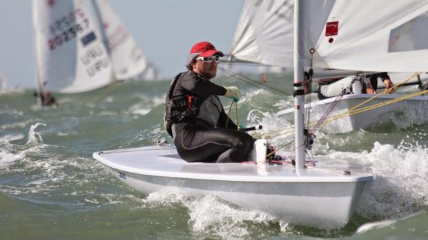 Guillermo Flores, Antonio Coronilla y Alba Sierra, campeones andaluces de Láser