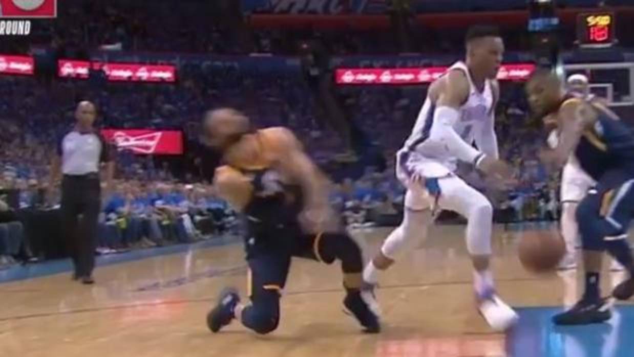 Ricky Rubio saca de quicio a Westbrook y recibe una triple agresión