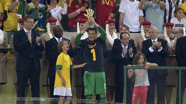 «Mourinho me dijo que yo con un brazo paraba más que Casillas»