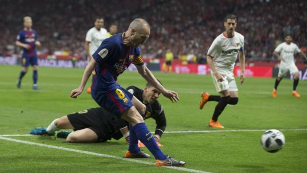 Iniesta marcando su gol en la final de la COpa del Rey