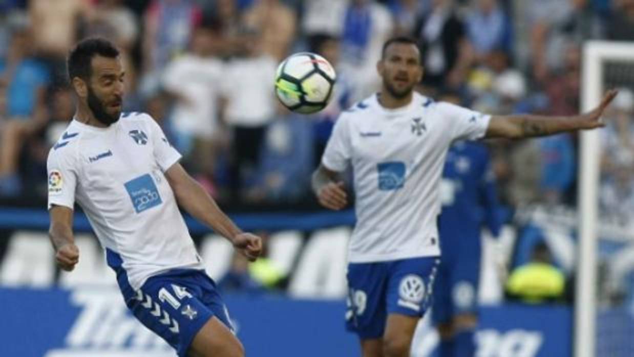 Interrumpido el Tenerife-Huesca por la agresión a un árbitro